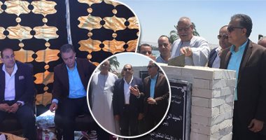 صور.. وزير النقل يضع حجر أساس أول ميناء نهرى بسوهاج.. الميناء على مساحة 15 فدانا بطاقة تداول سنوية تبلغ 6.6 مليون طن.. ويفتتح محطة قطارات المنشاة ويؤكد: تطوير 86 محطة سكة حديد بسوهاج بتكلفة 471 مليون جنيه