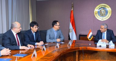 وزير التجارة والصناعة يبحث إقامة مشروع جديد لإنتاج المكونات الإلكترونية