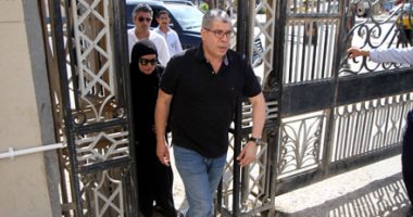 صور.. شوبير وغالى وعبد الصادق أول الحاضرين فى جنازة نجل محمد فضل