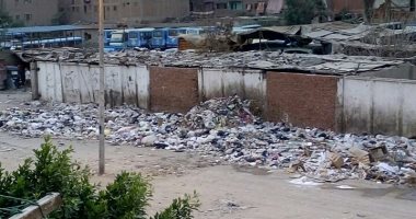 شكوى من تراكم القمامة أمام مساكن أسكو فى شبرا الخيمة