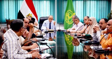 محافظ القليوبية يعقد اجتماعا لمناقشة الخطة الإسثمارية ويؤكد على سرعة إنجاز المشروعات