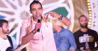 صور .. محمد عدوية يحيى خيمة رمضانية بالقاهرة الجديدة