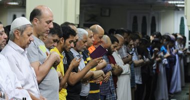 روحانيات وخشوع وسكينة فى صلاة التراويح بمسجد مصطفى محمود
