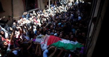آلاف الفلسطينيين يشيعون جثمان المسعفة الشهيدة رزان النجار جنوب غزة - صور