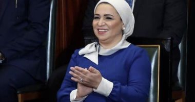 قرينة الرئيس تظهر بأزياء من تصميم مصرى خالص فى مراسم "حلف اليمين".. صور 