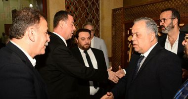 نجوم الفن والسياسة والمجتمع فى عزاء سمراء النيل مديحة يسرى