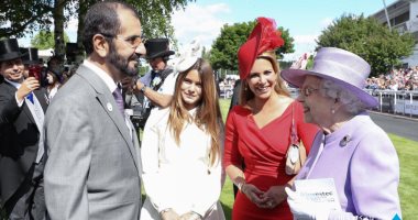 صور.. محمد بن راشد يلتقى بملكة بريطانيا على هامش سباق الديربى الإنجليزى للخيول