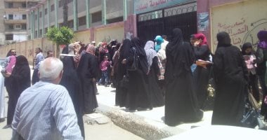 صور..  طلاب كفر الشيخ : الامتحان جاء فى مستوى الطالب المتوسط