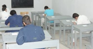 طلاب الثانوية العامة يؤدون الامتحانات داخل السجون