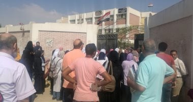 رئيس لجنة الثانوية العامة بالسويس: أورق الأسئلة وصلت جميع اللجان فى موعدها