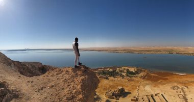 دعاية = ملايين.. النجم العالمى "أشر" ينشر صورا مبهرة لإجازته فى واحة سيوة