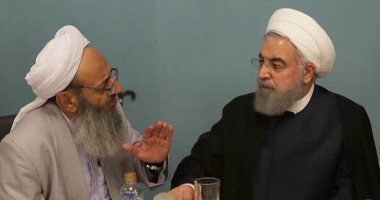 صور.. زعيم السنة بإيران يصدم "روحانى" على مائدة الإفطار ويطالبه بإنهاء التمييز