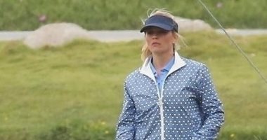 صور.. ريز ويزرسبون تصور مشاهد "Big Little Lies" فى ملعب جولف