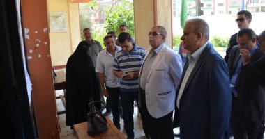 محافظ الإسماعيلية يطمئن على انتظام لجان امتحانات الثانوية العامة "صور"