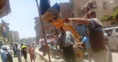 صور.. محافظ سوهاج: تحرير 19 محضر متنوع فى حملة للمرافق بساقلته