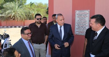 محافظ قنا وأعضاء برنامج التنمية المحلية يتفقدون المجمع الصناعى بمنطقة المعنا