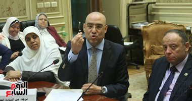 نائب وزير الإسكان يقترح فتح التسجيل العقارى بالمجان لمدة عام - صور