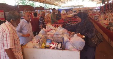 ائتلاف حب الوطن يوزع "شنطة" سلع بجراج الترجمان احتفالا بتنصيب السيسى لولاية ثانية