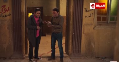 المصائب ما زالت تلاحق خاطر وسلام فى الحلقة الـ 19 من مسلسل ربع رومى.. تاجر المخدرات يفلت من الشرطة.. حرق منزل عمر ونور وإنقاذ والدهما السلحفاة.. وسامى مغاورى يعقد قرانه على جارته إيمان السيد 
