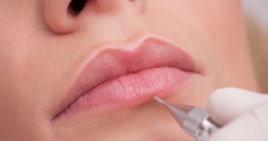 فيديو معلوماتى.. إزاى تعملى تاتو شفايف بطريقة طبيعية؟