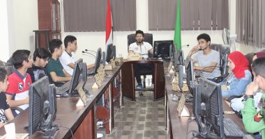 رئيس حى غرب المنصورة يعقد مجلسا تنفيذيا مع الشباب لبحث حلول مشاكل الحى