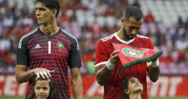 بن عطية يخطف قلوب الجماهير بلفتة إنسانية قبل ودية المغرب وسلوفاكيا