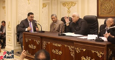"اقتراحات البرلمان" توافق على اقتراح برفع مبلغ التعاقد بالمناقصات المحلية لـ600 ألف