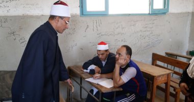 انتهاء امتحان مادة التفاضل والتكامل لطلاب القسم العلمى بالثانوية الأزهرية