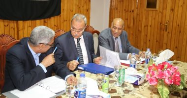 محافظ قنا يترأس اجتماع مجلس إدارة المعهد العالى للخدمة الاجتماعية