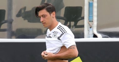 نوير: أوزيل لم يكن ضحية للعنصرية فى منتخب ألمانيا على الإطلاق