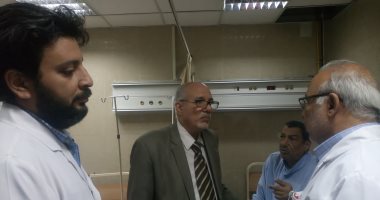 صور.. رئيس فرع التأمين الصحى يزور الممرضة المعتدى عليها بفرع بنى سويف