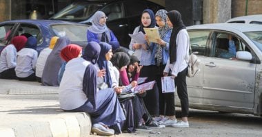 غياب 318 طالب وطالبة عن امتحان الجبر والهندسة الفراغية فى سوهاج