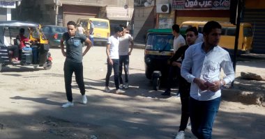 صور.. التوك توك وسيلة المواصلات الأسهل لطلاب الثانوية العامة بالغربية