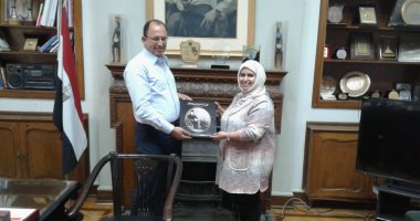 صور.. مستشارة التعليم بالهيئة العامة للثقافة السعودية تزور فنون جميلة الزمالك