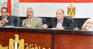 سكرتير محافظة سوهاج يعقد إجتماعا لمناقشة الخطة الاستثمارية للمشروعات الممولة