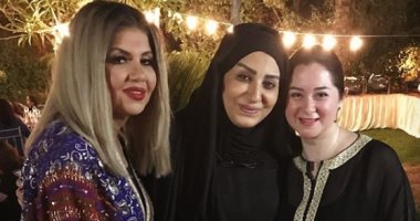 مى نور الشريف تنشر صورة بصحبة وفاء عامر وبوسى شلبى