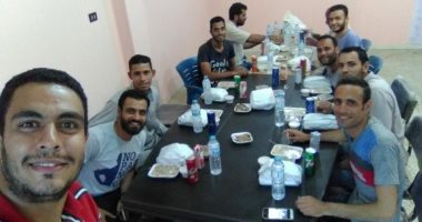 حكاية قبطى.."ميلاد" بيصوم مع زمايله وشارع المعز ودورات الكورة شاهدة على لمتهم