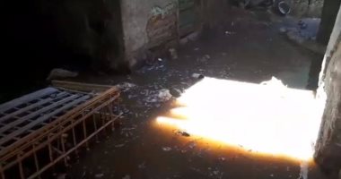 شكوى من انتشار مياه الصرف الصحى أسفل منازل قرية الحسينات بمحافظة قنا