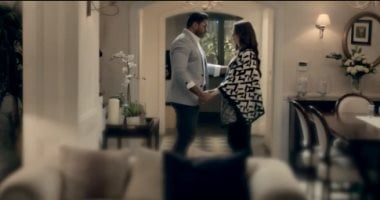 فى مسلسل "رسايل".. مى عز الدين تتوصل إلى معلومات جديدة عن علاقة زوجها وصديقتها المقربة.. أحمد سعيد عبد الغنى يواجه مشاكل فى الشركة.. محمود جمعة يشرح لهالة كيف بدأت علاقة طارق ومنى