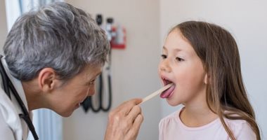 استئصال اللوزتين يعرض الأطفال لمشاكل بالجهاز التنفسى منها الربو