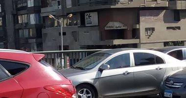 صور.. قارئ يرصد إضاءة أعمدة الكهرباء نهارا فى شارع كورنيش النيل بالعجوزة