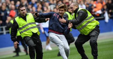 جماهير روسيا تقتحم تدريبات المنتخب قبل كأس العالم.. صور