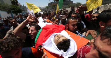 صور.. آلاف الفلسطينيين يشيعون جثمانى شهيدين سقطوا فى "مليونية القدس"