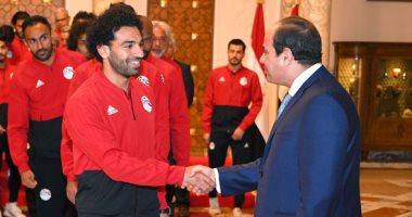 عضو باتحاد الكرة: السيسى اطمأن على محمد صلاح وقال له "سلامتك أهم"
