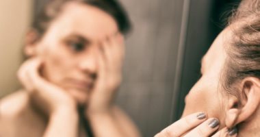 لو عندك مشكلة مع مظهرك.. 12 علامة تكشف عن اضطراب تشوه الجسم
