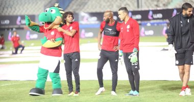شاهد.. انطلاق التدريب الأخير للمنتخب على استاد القاهرة قبل السفر لروسيا