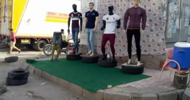 أهالى دمياط يشكون من إشغالات المحلات فى الشوارع