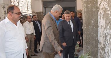 رئيس جامعة بنها يتفقد أعمال التطوير فى كلية التجارة