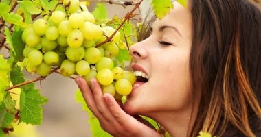 دلع جسمك بالعنب.. يعالج الربو ويقوى العظام ووقاية من أمراض القلب
