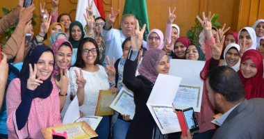 محافظ الإسماعيلية يكرم 24 طالبا وطالبة من أوائل الشهادة الإعدادية